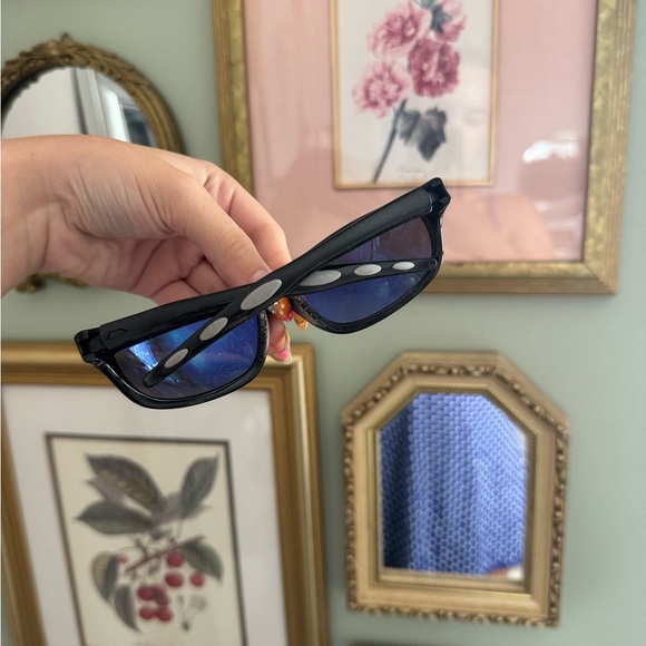 black sports sunglasses - Picture 3 of 4